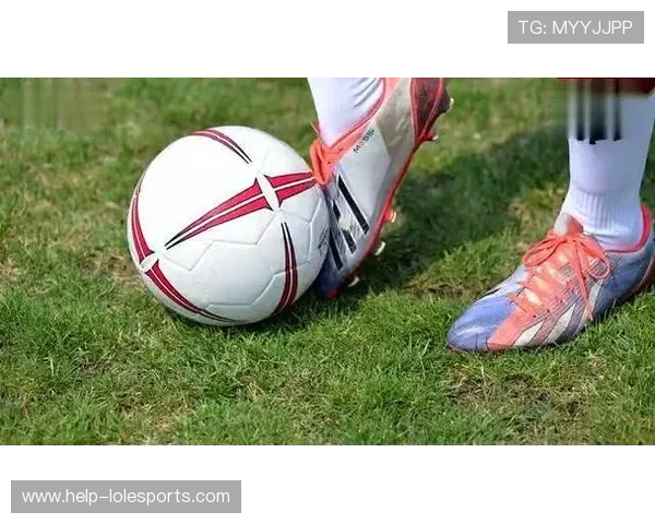 足球明星脚高脚低现象分析：为何不同球员拥有独特的踢球技巧与优势